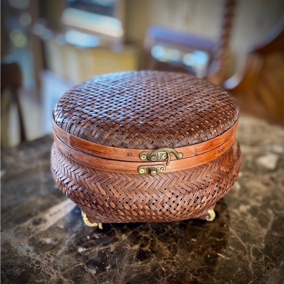 Vintage Round Woven Storage Basket with Hinged Lid - Picture 1 of 5